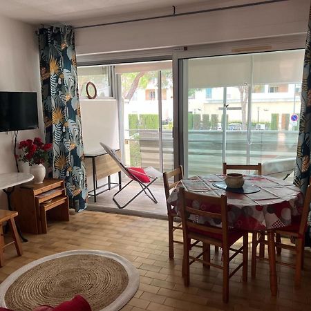 T2 Avec Veranda Et Piscine A Mandelieu La Napoule Esterno foto