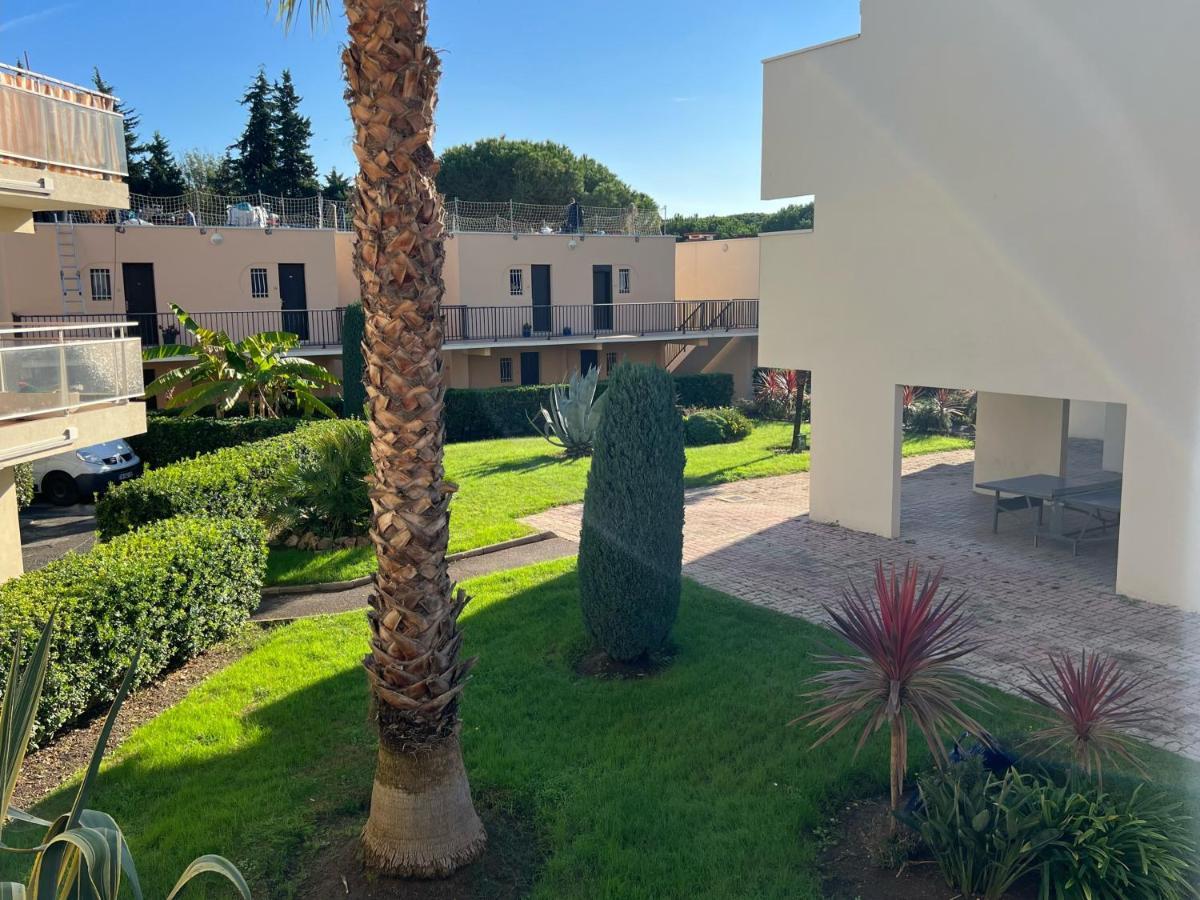 T2 Avec Veranda Et Piscine A Mandelieu La Napoule Esterno foto