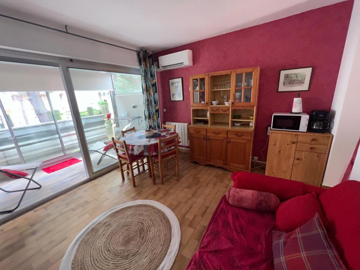 T2 Avec Veranda Et Piscine A Mandelieu La Napoule Esterno foto
